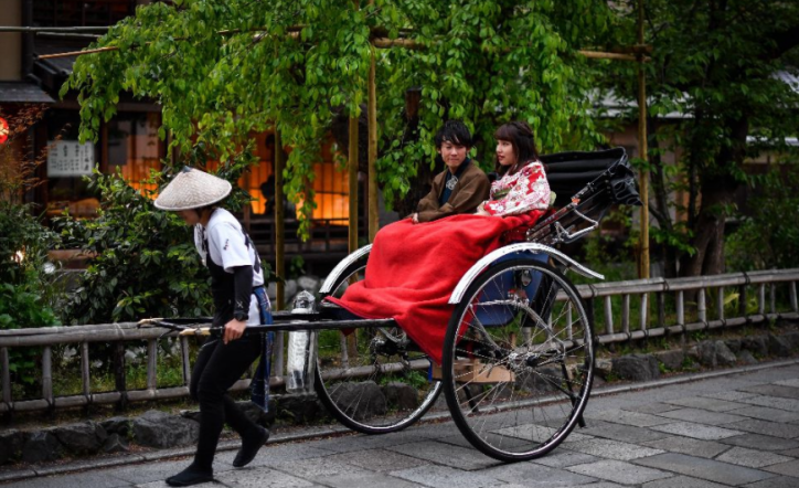 日本60岁大妈杀害丈夫和儿子，庭审现场：我累了伺候不动了