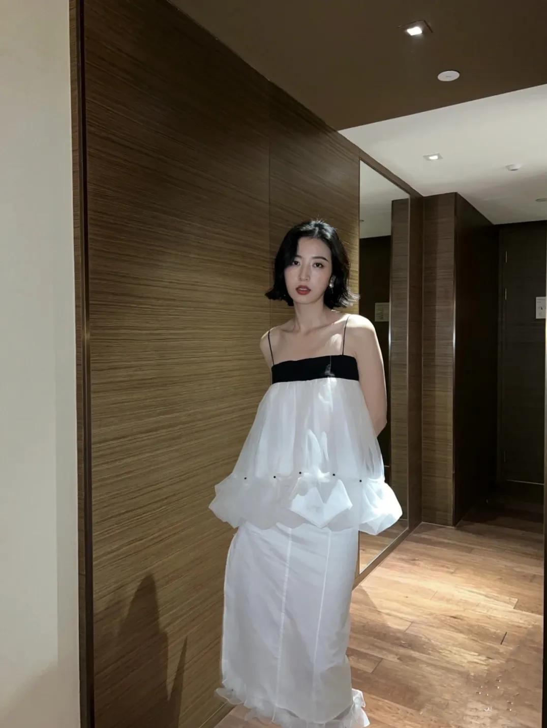 周雨彤穿搭来啦