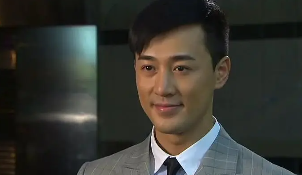 8位曾男扮女装的TVB男星，马国明造型“辣眼”，陈键锋毫无违和感