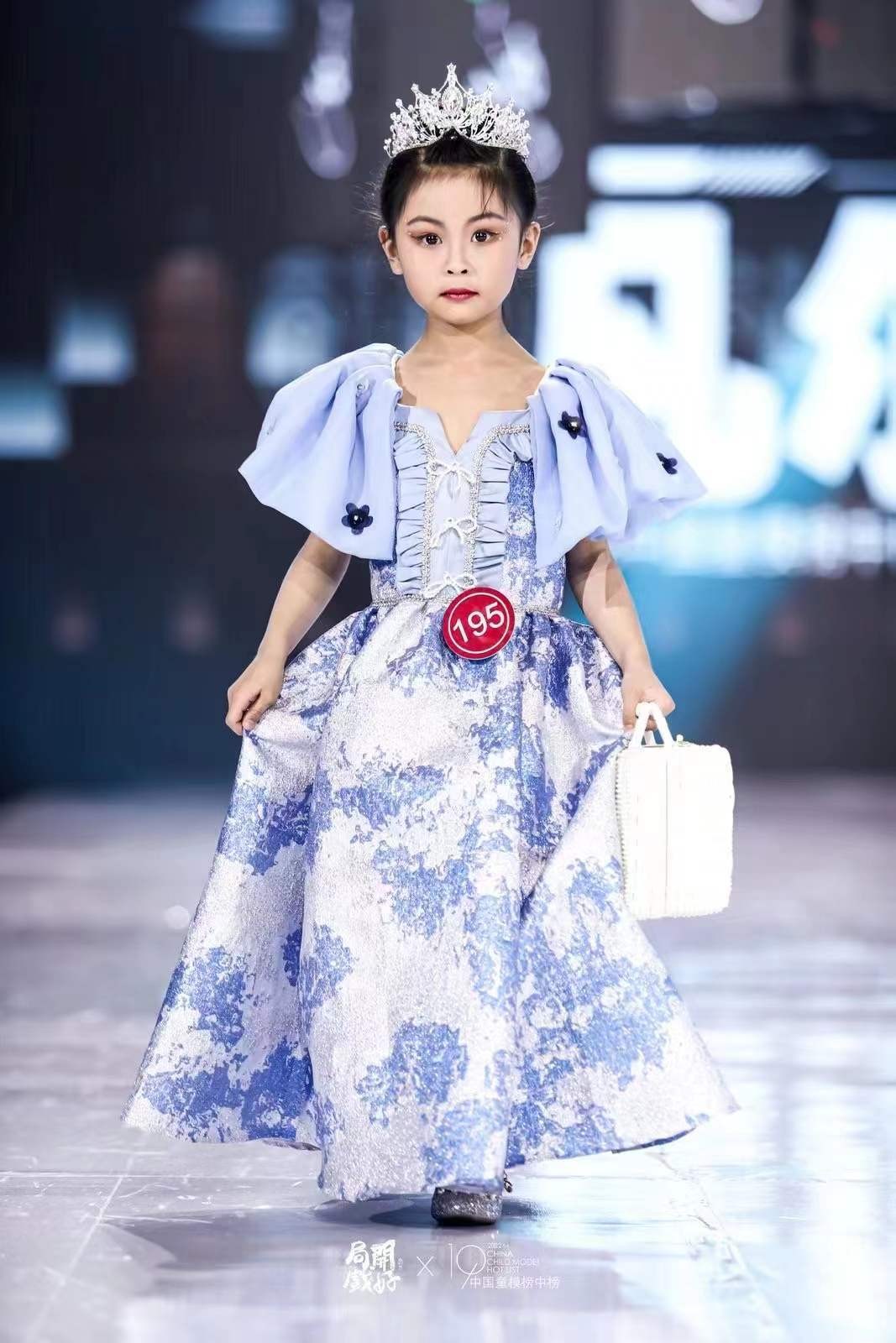 夏梓涵勇夺2022中国童模榜中榜时尚盛典人气偶像亚军