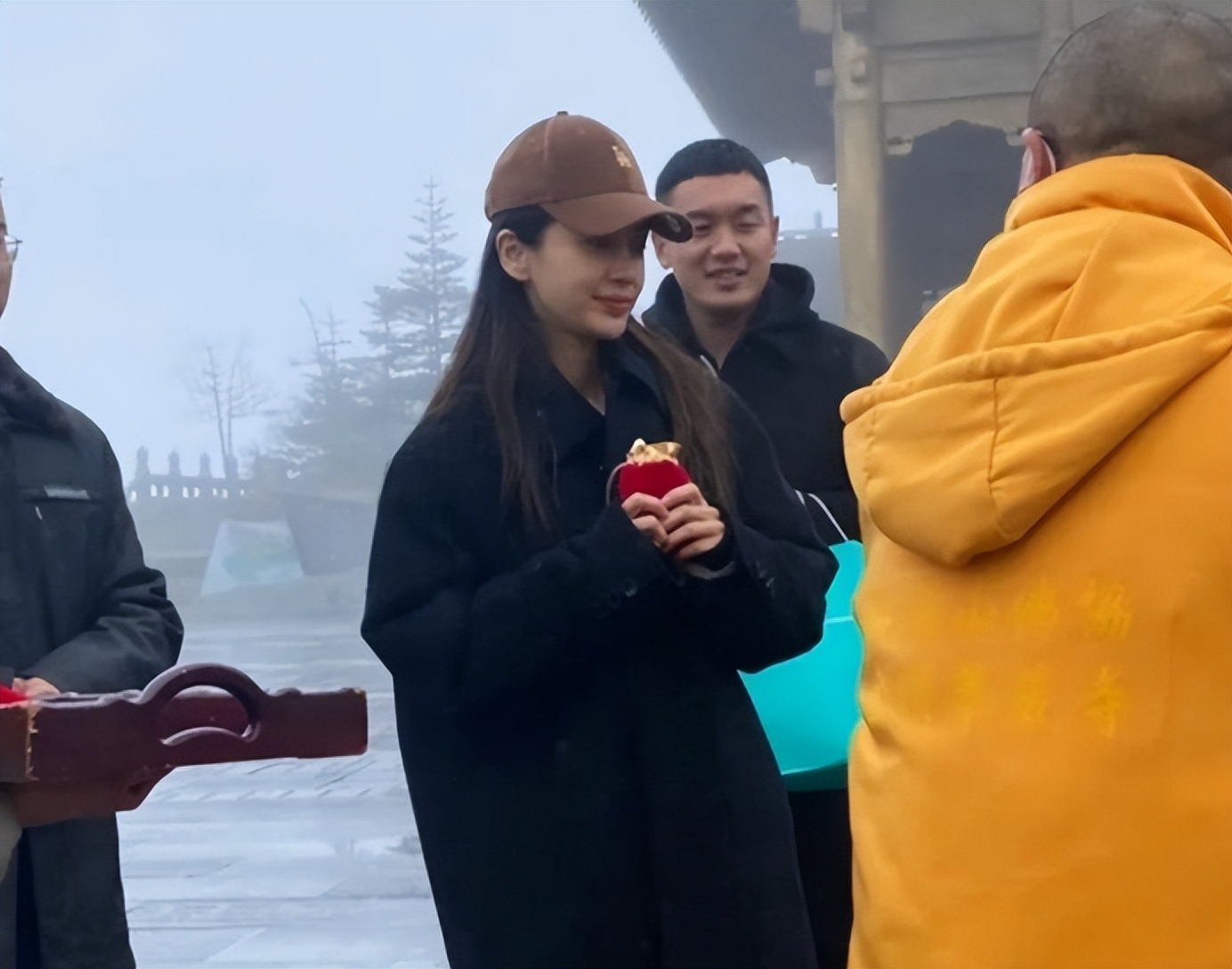 离婚2个月,再看黄晓明和杨颖的境遇,夫妻差距一目了然