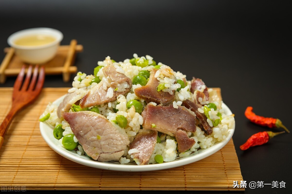 砂锅焖鸡的做法(鲜嫩多汁，家常美味砂锅焖鸡技巧)