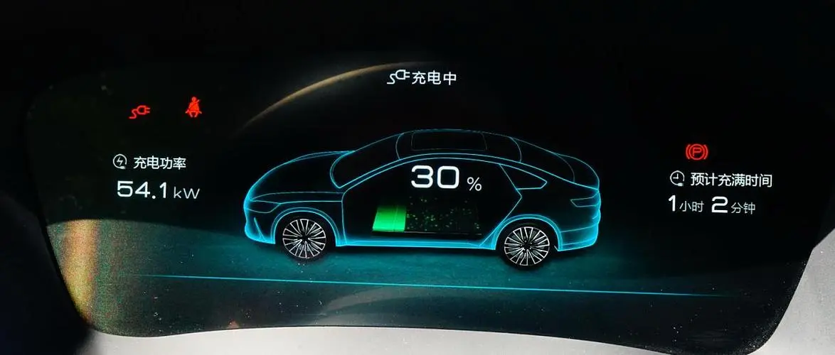 目前的电动汽车，就算续航超过1000公里，也取代不了燃油车