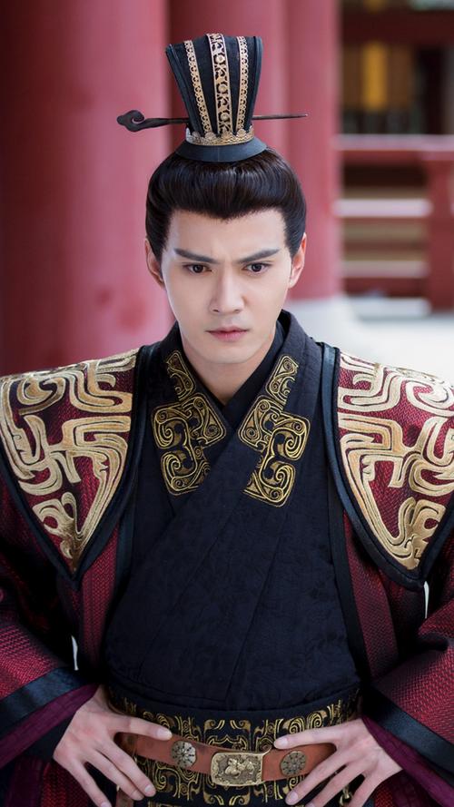 10位长得像“混血儿”的男星，个个明眸皓齿，实打实的中国美男子