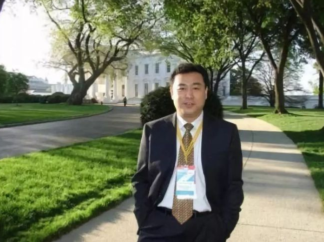 至今未婚的8位央视主持人，最大的61岁最小的33岁，个个才华横溢