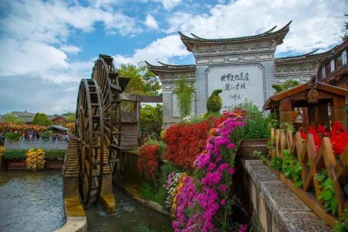 疫情防控的下丽江  不再喧闹   回归宁静   ------  曾祥裕风水团队 置身于 奇山秀水之地   领悟天地造化玄机