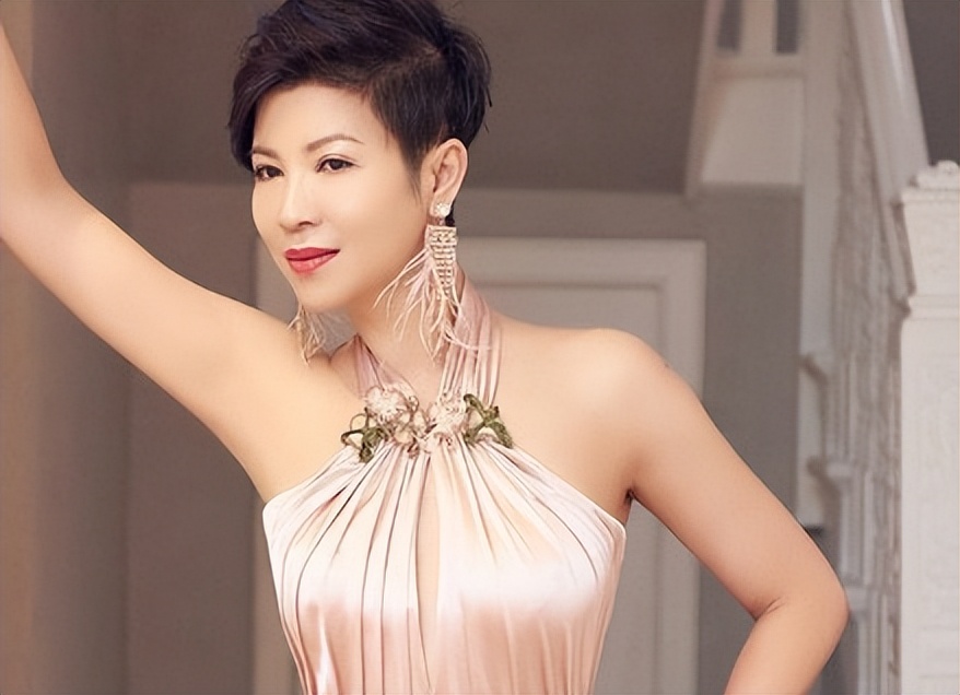 杭天琪：二婚嫁小13岁老公，47岁冒险生二胎，如今婚姻状况如何？