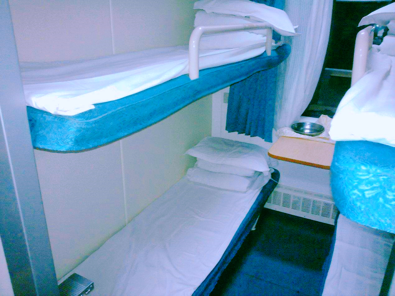 单身女孩坐火车睡卧铺,除了防止"咸猪手",这几点也要注意