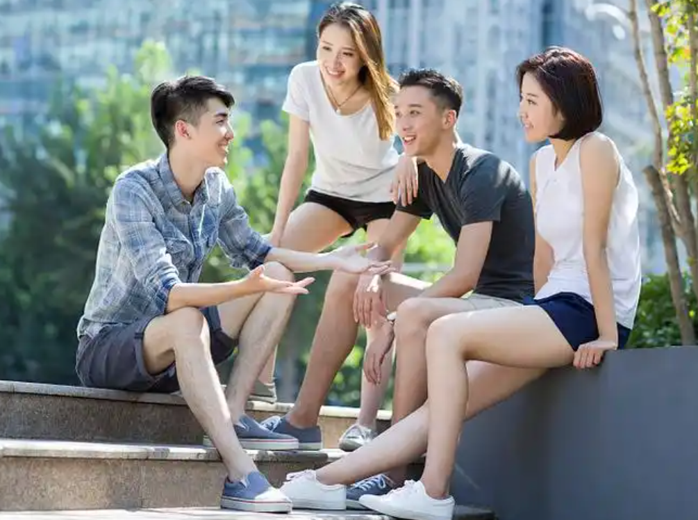 中国人普遍的“自杀式社交”，自以为自己厉害，一开口却让人难堪