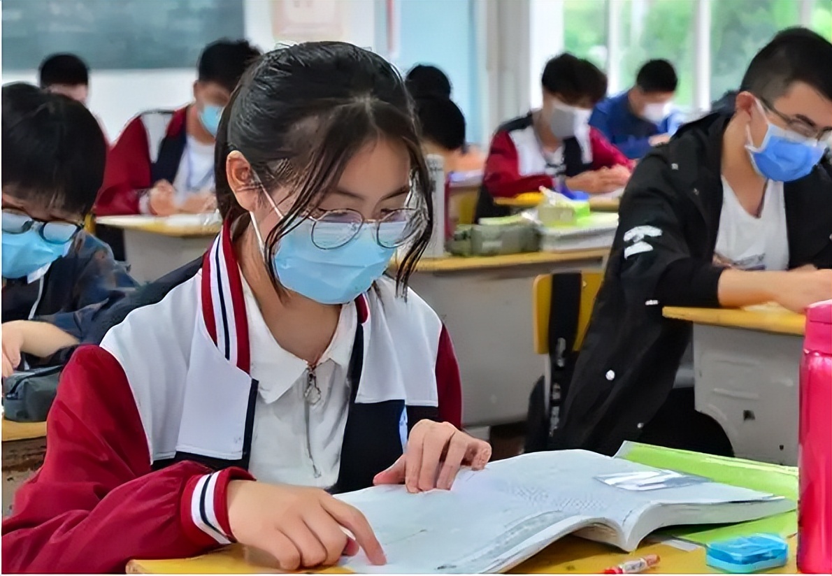 2022年高考，学生考多少分才能上211大学？班主任给出参考标准