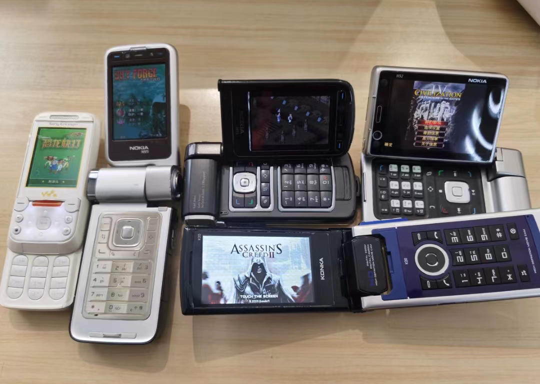 这才是“骨灰级”手机玩家！二十年用过18台手机，每一款都是经典