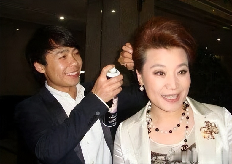 "豫剧名家"小香玉:与王为念不合离婚,嫁小5岁老公被宠上天