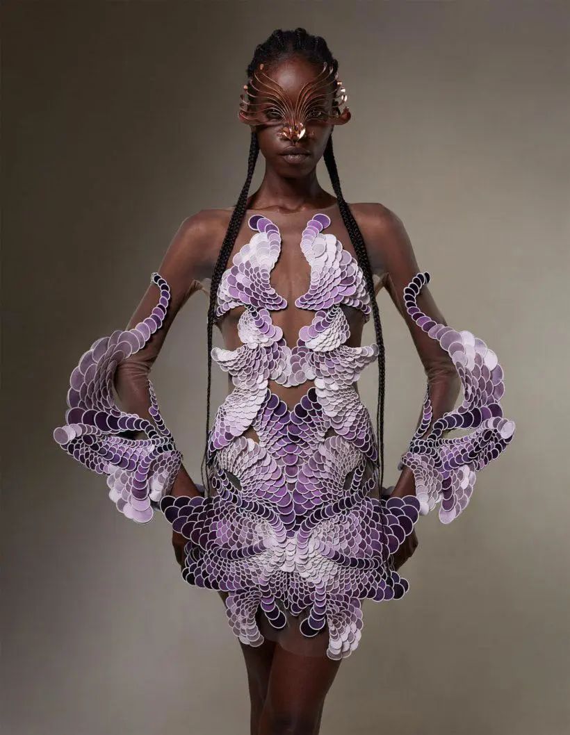 Iris van Herpen 她用垃圾引领时尚潮流，废物也能成为高级定制衣服