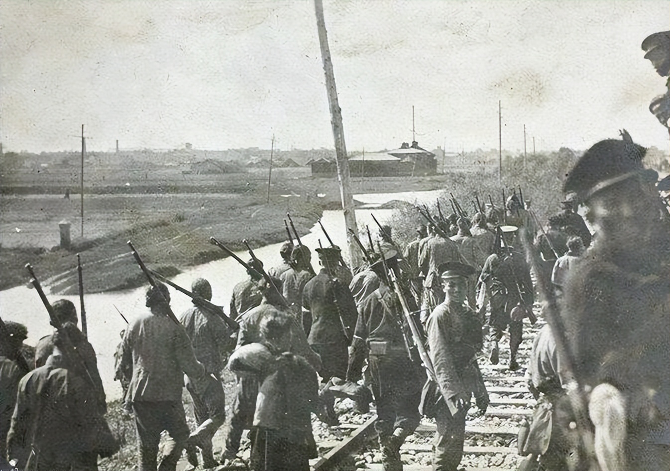 1911年武昌起义老照片，清军和起义军交战的真实场景