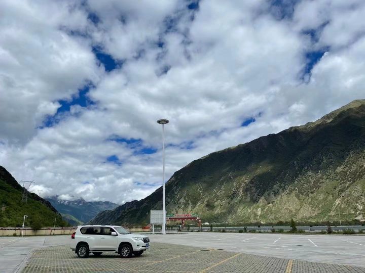 成都租越野車去拉薩需要多少錢？
