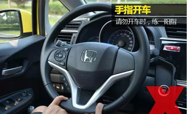「开车技巧」详解汽车方向盘打法以及几个躲大车的技巧