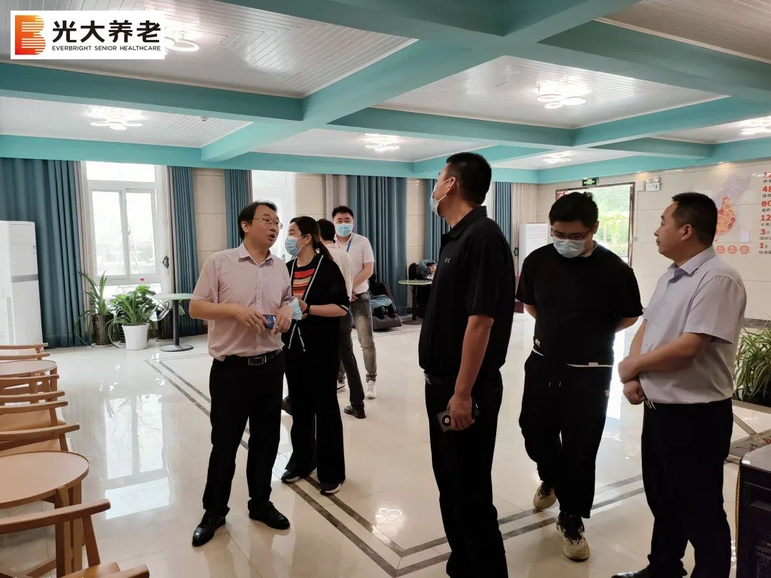 洛阳市西工区区委常委李夏影等一行莅临伟德国际1946bv官网洛阳养老院调研