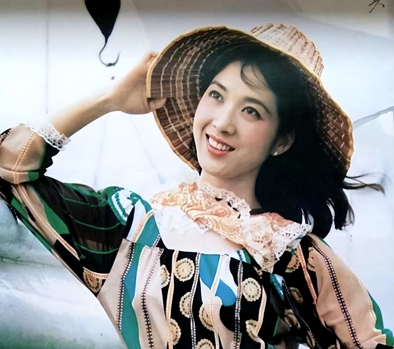 80年代著名女星龚雪，因“流氓案”远走美国，如今过得怎么样了