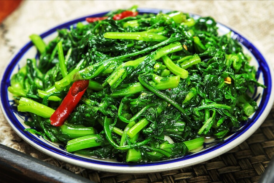 超市看到“皇帝菜”，2块一斤多买点，鲜嫩爽脆，助消化睡得香