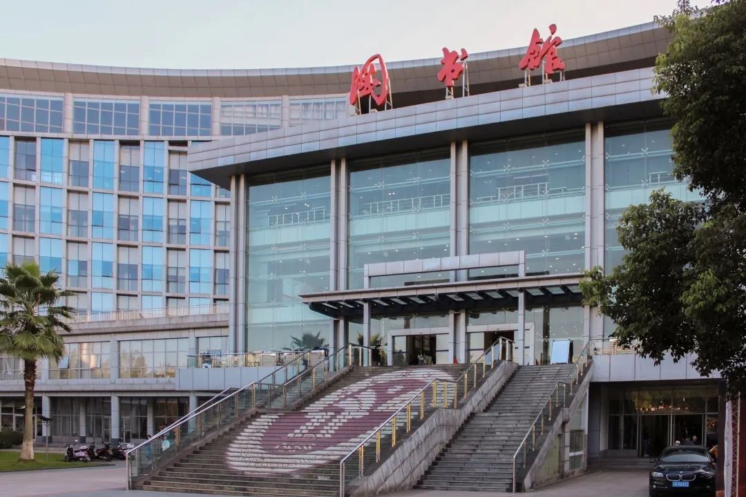 重庆超“有颜”大学！坐拥研究中心“全国唯一”，拥有价值超20万的神仙月季！