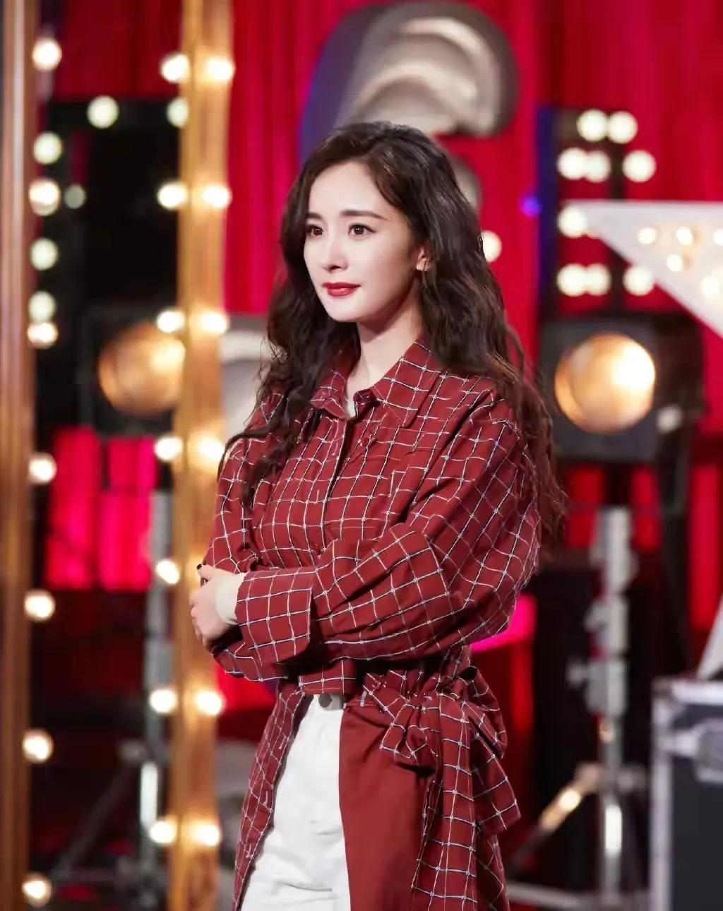 谁说格子套装土气？穿对了时尚大气，穿错了确实土掉渣