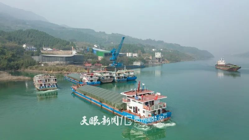 《贵州日报》刊登乾兴平文章