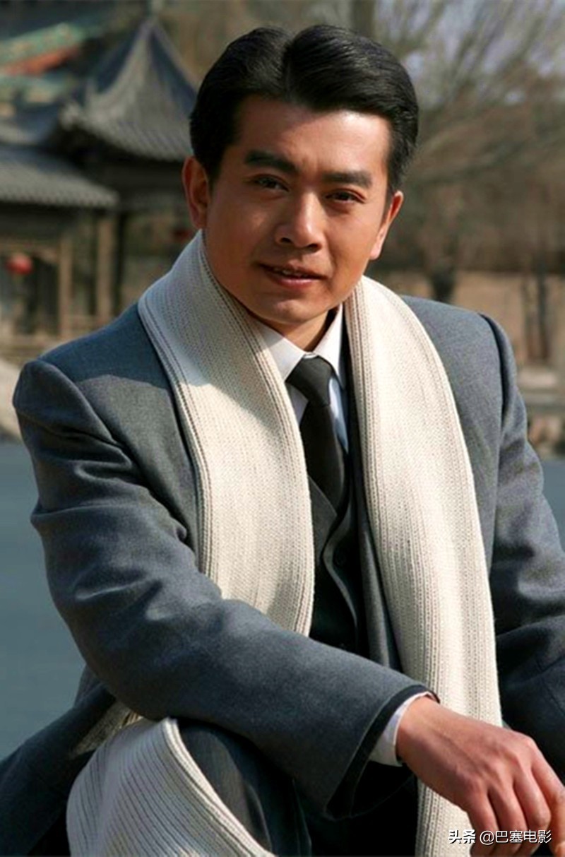 青年周恩来别硬演，朱亚文印象深，陈坤黄晓明不沾边，靳东也一般