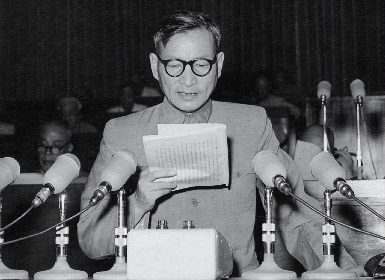 新中国成立之初国务繁忙，周总理每次外出时，是谁来代理总理职务