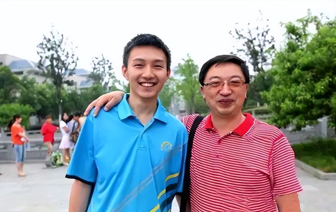 9年前，湖北“大神”贺维艺，拒绝清华保送，参加高考成绩如何？