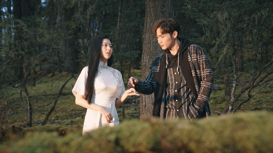 北景甜南奕欢：一个资源拿到手软，一个沉沦网大，今差距一目了然