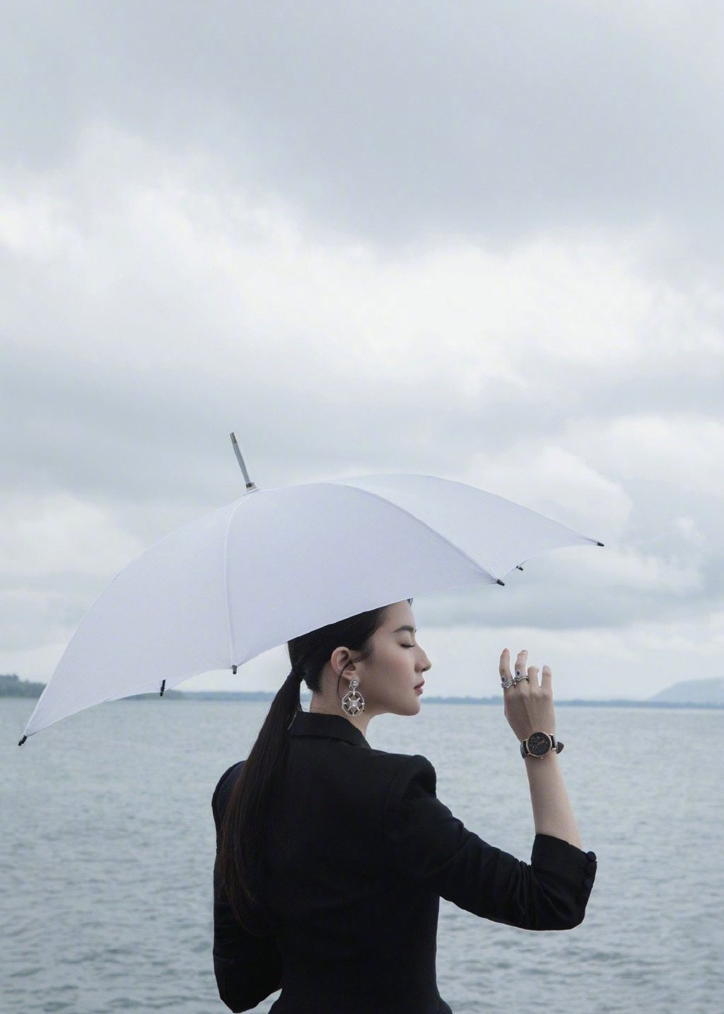 刘亦菲：酷美西装，国色天香