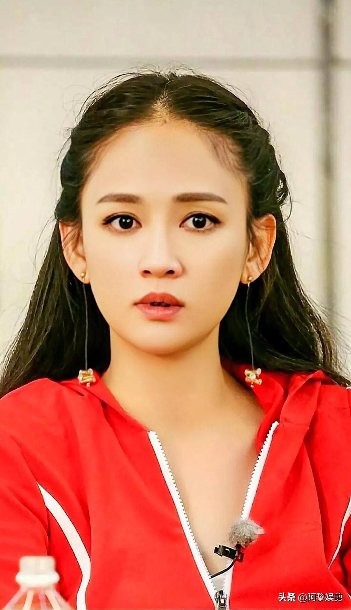 陈乔恩肤白貌美，好有气质