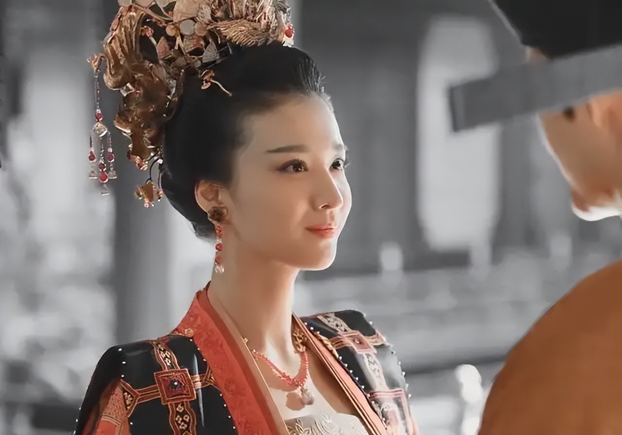 “呲牙咧嘴”别演回眸笑！有人回头一眼万年，有人我想给她按回去