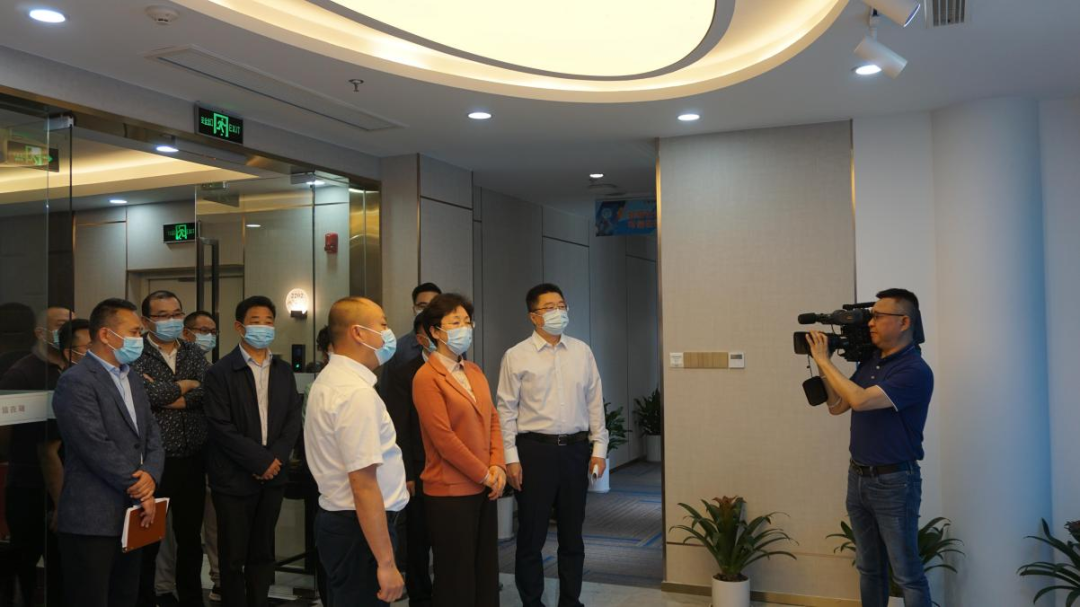 重慶市統戰部部長李靜一行至BSN重慶主幹網運營方雲鏈科技考察