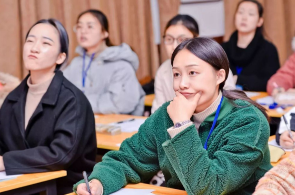 师范生的自述：毕业后我去民办学校教书，感觉生活失去了希望