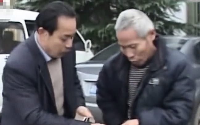 湖南老人车祸去世获赔15万，安葬三年后突然现身，家人：验过DNA