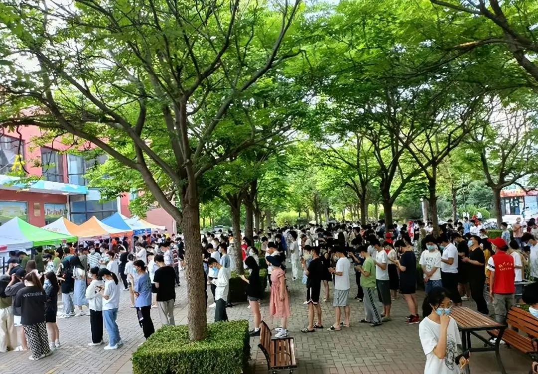 郑州大学20岁王某被行政拘留，6天全民核酸后中原区无病例暂停