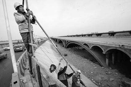 1993年，河北一大桥被骗子偷卖掉，被捕后大笑：他们竟真去拆了？