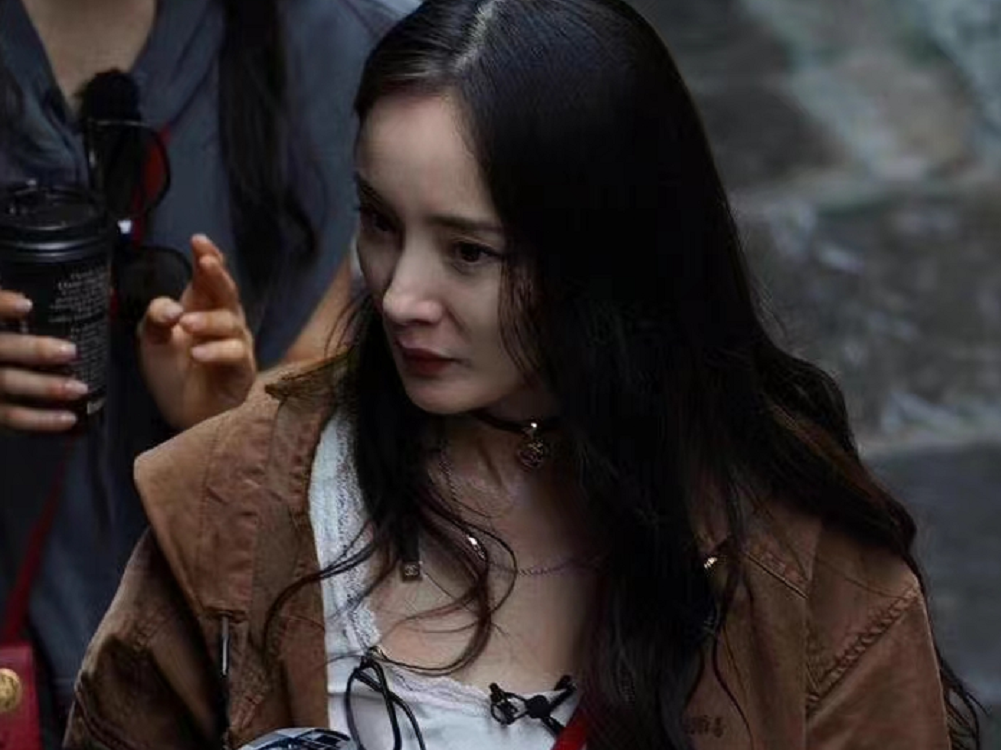 又一组热巴未修图曝光!方形脸痘痘肌,内娱颜值天花板滤镜粉碎