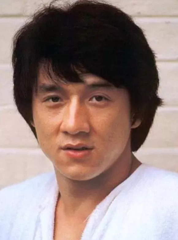 双眼皮如今变成颜值分水岭，有人靠它提升颜值，有人变身悲伤蛙