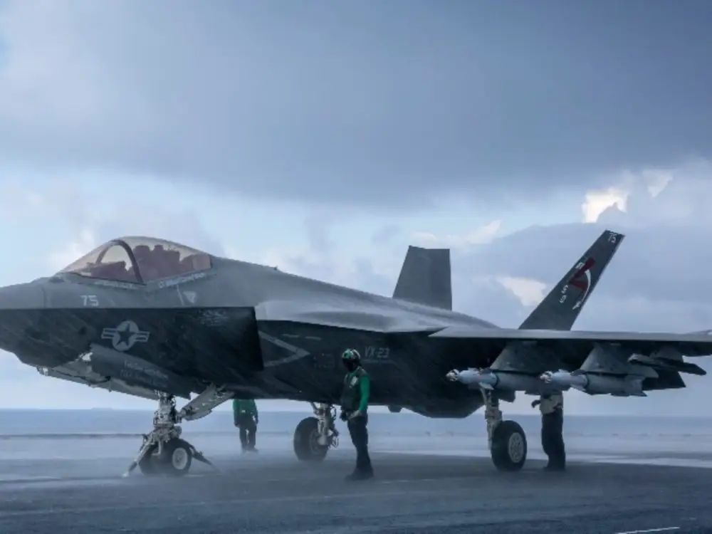 ��ý���й���������ɽ���ź�ĸ��������Ϊ��ֱ��ս���Ͻ���׼��