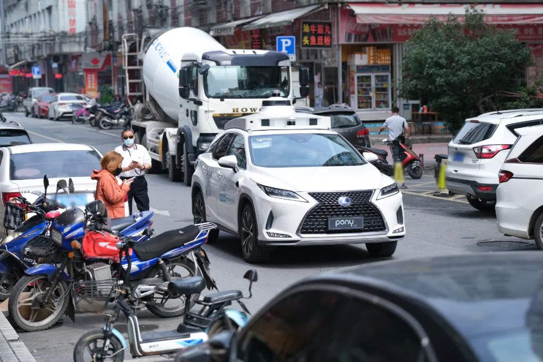 小马智行搞出Robotaxi商业化新突破：同工同酬同场竞技