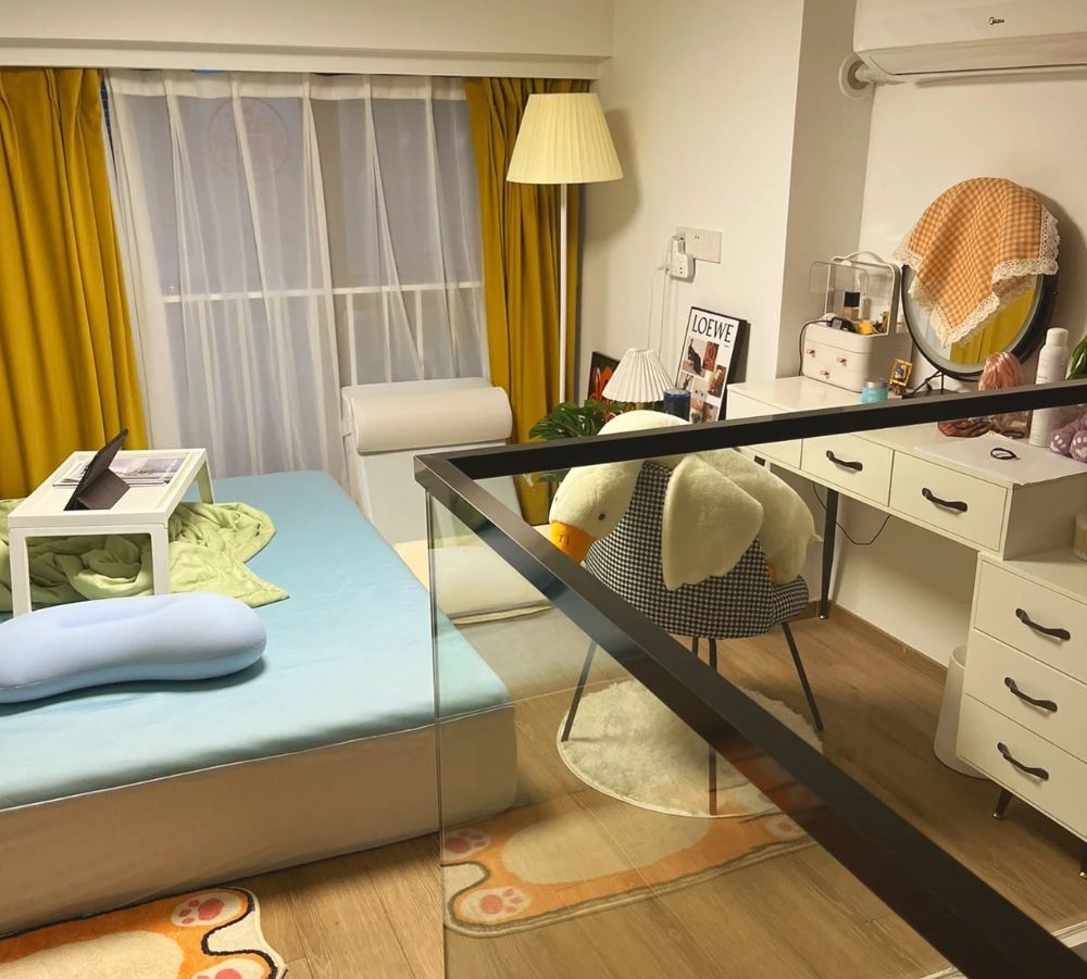 杭州姑娘买下17㎡loft,利用四米二层高做隔层,花光积蓄装修蜗居