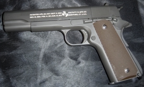 吴京硬汉枪战动作片《战狼》武器解析盘点