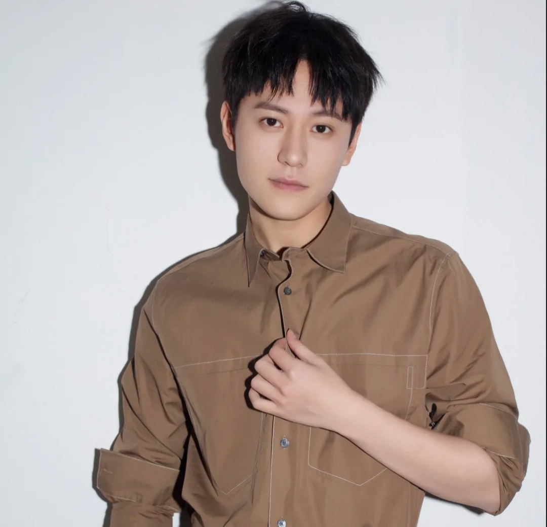 继《回廊亭》之后，邓家佳又一部悬疑剧《通天塔》即将播出，精彩