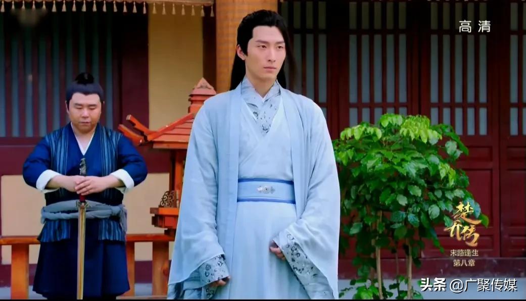 电视剧《楚乔传》：燕洵正在练剑，淳儿偷偷观看结果被燕洵发现了