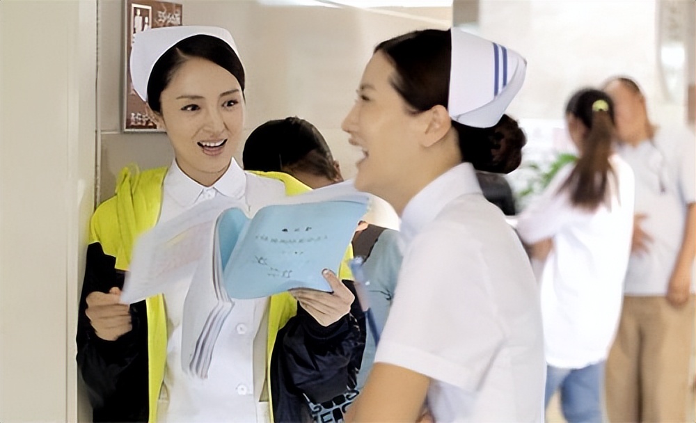 同样是演护士，把朱茵，张柏芝，赵丽颖放在一起，差别就出来了