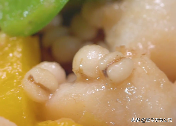 搭配鱼肉和鲜蔬一起炒(鱼肉可以和什么菜一起炒)