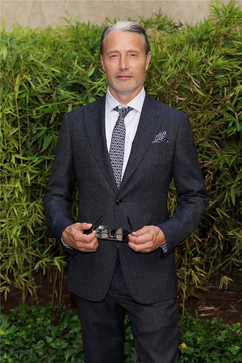 今日份舔屏！麦子叔出席米兰时装周街拍，气场绝了