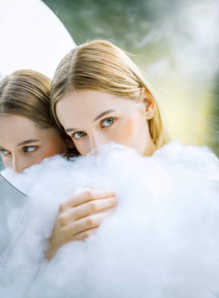 拍照顯臉小的方法，都很簡單易學(xué)，給女朋友拍照一定要學(xué)會